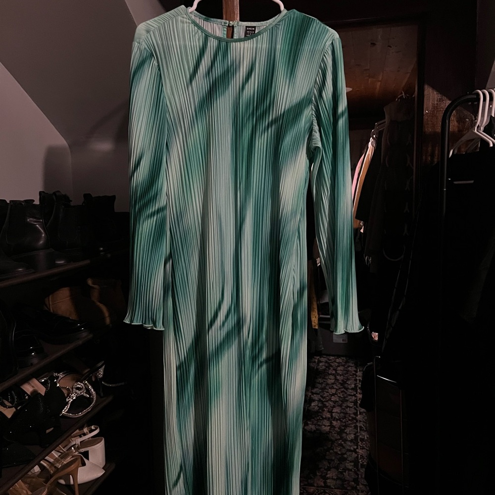 Teal Modest Pleated Tie-dye Dress w/ Bell Sleeves SIZE S